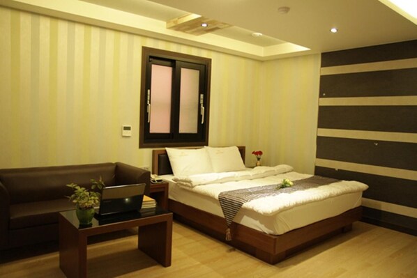 Soundproofing, free WiFi, bed sheets