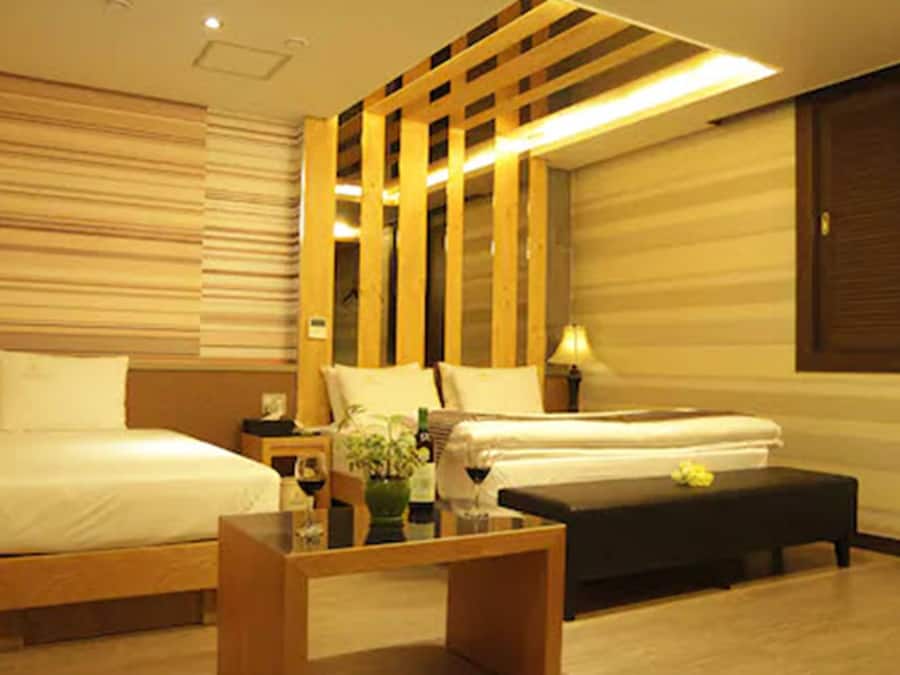 Suite (Twin) | Sistema de insonorización, wifi gratis, ropa de cama