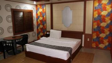 Soundproofing, free WiFi, bed sheets
