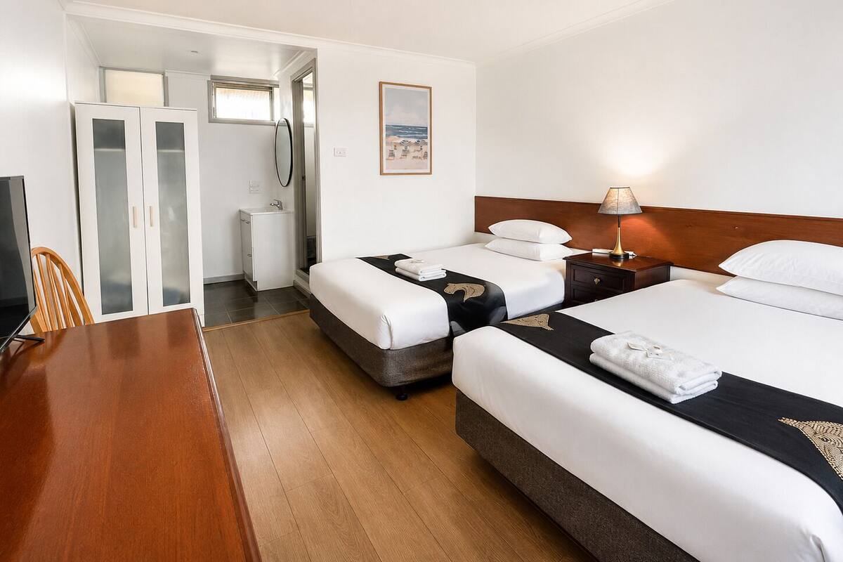 Standard Double or Twin Room | Hypo-allergenic bedding available, desk, laptop workspace