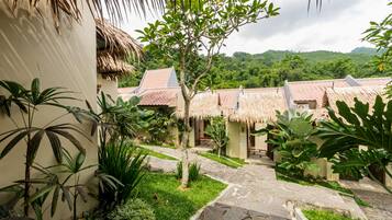 Ropa de cama de alta calidad, escritorio y wifi gratis