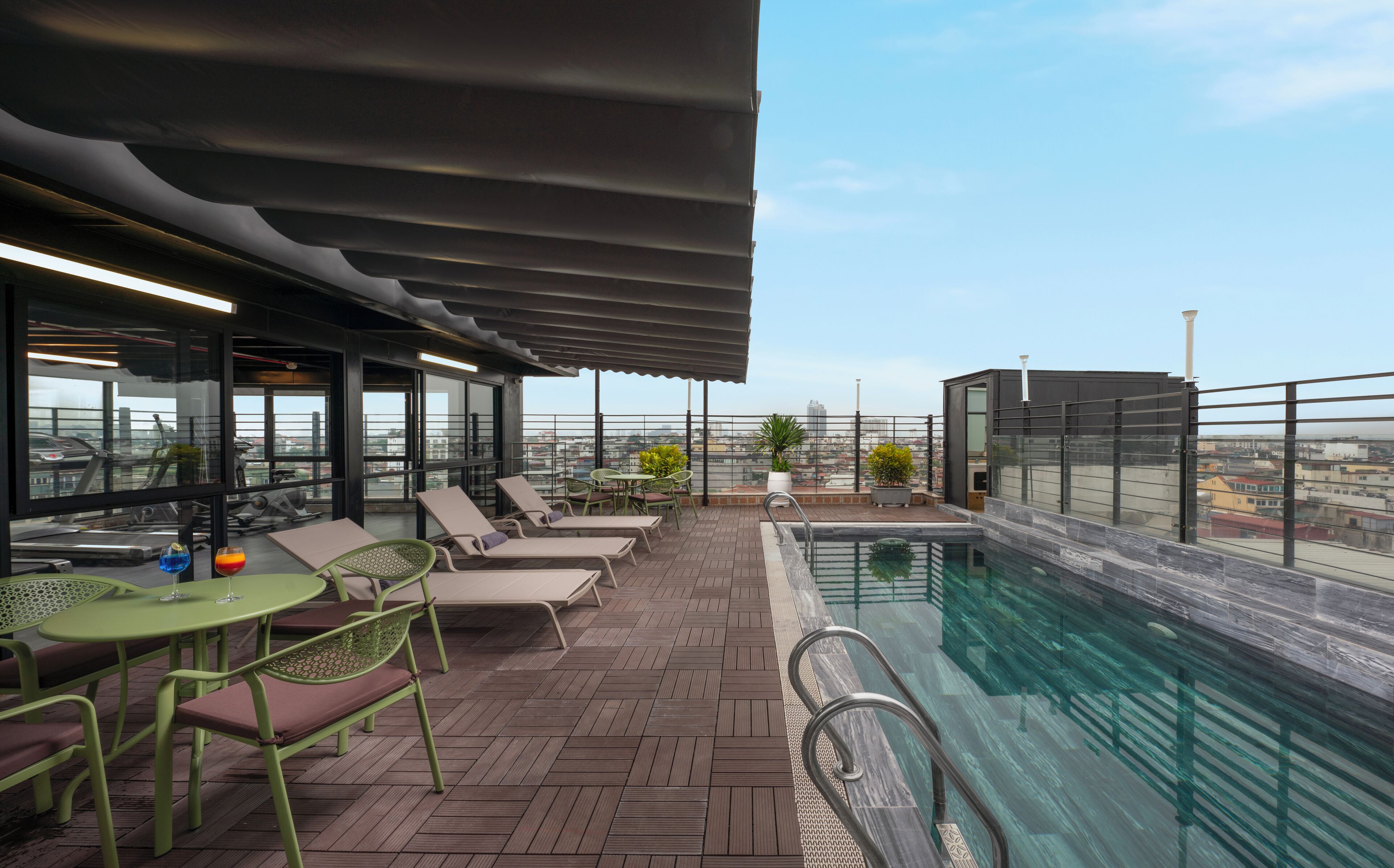 outdoor pool, open 7:30 am to 10 pm, pool loungers