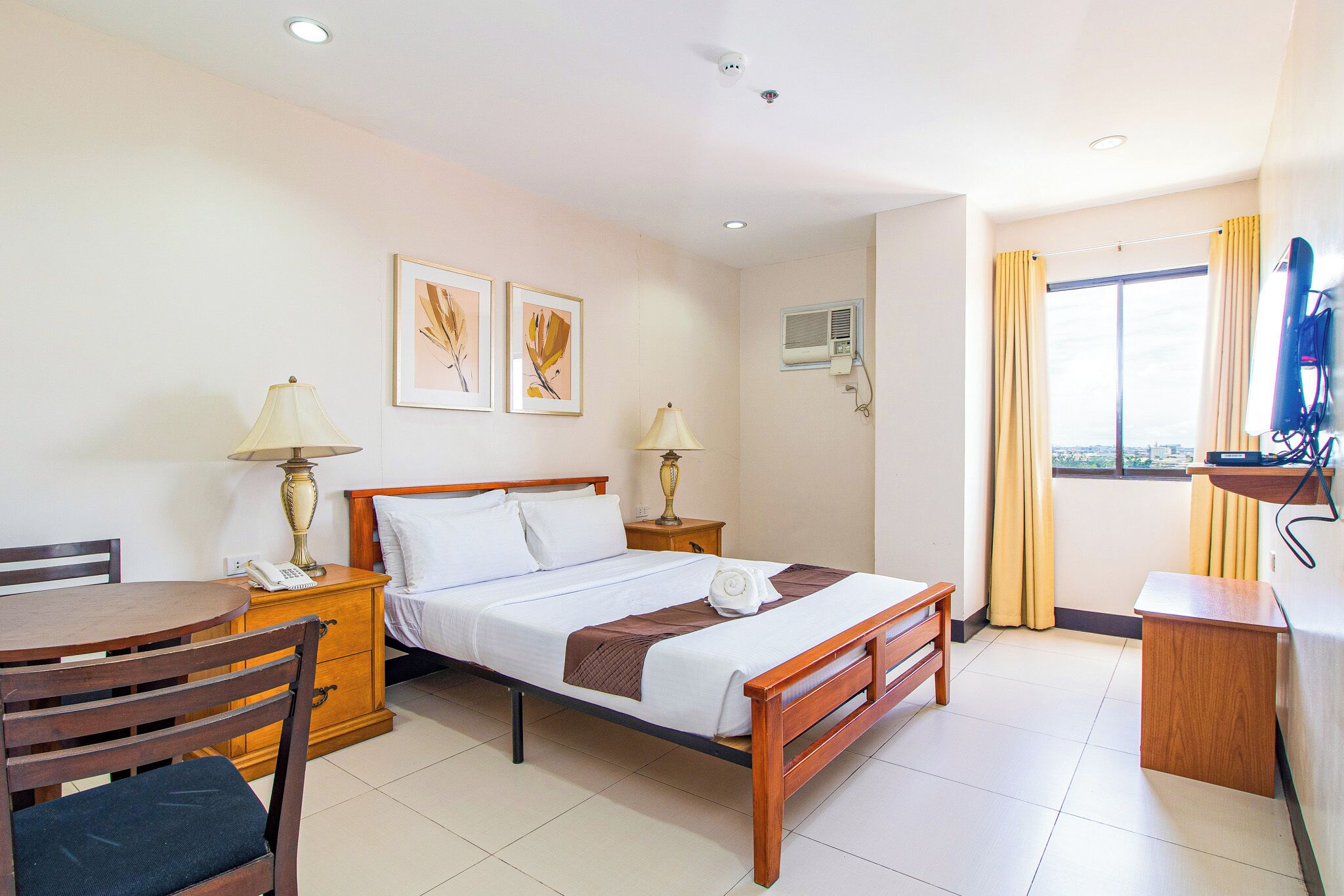 Photo - Main Hotel & Suites