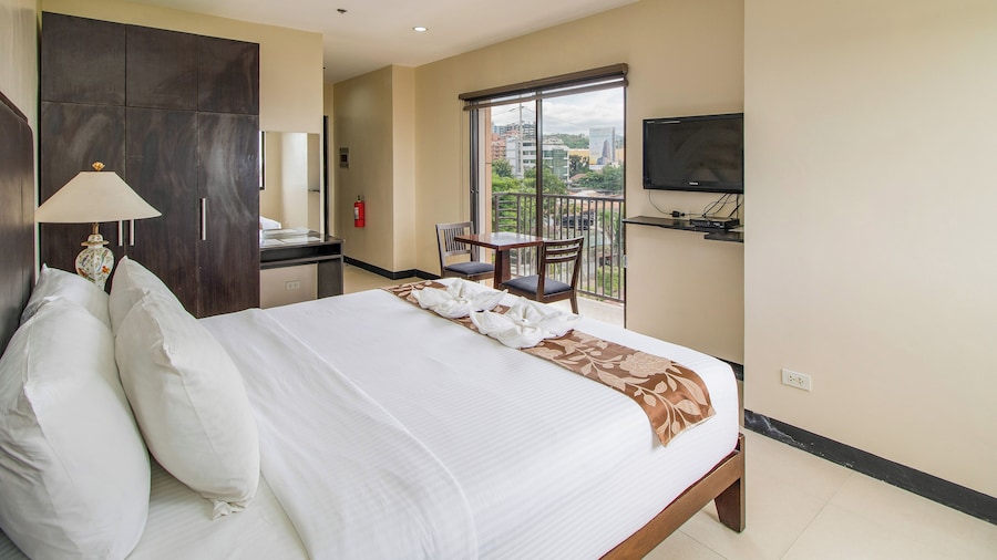 Main Hotel and Suites Cebu