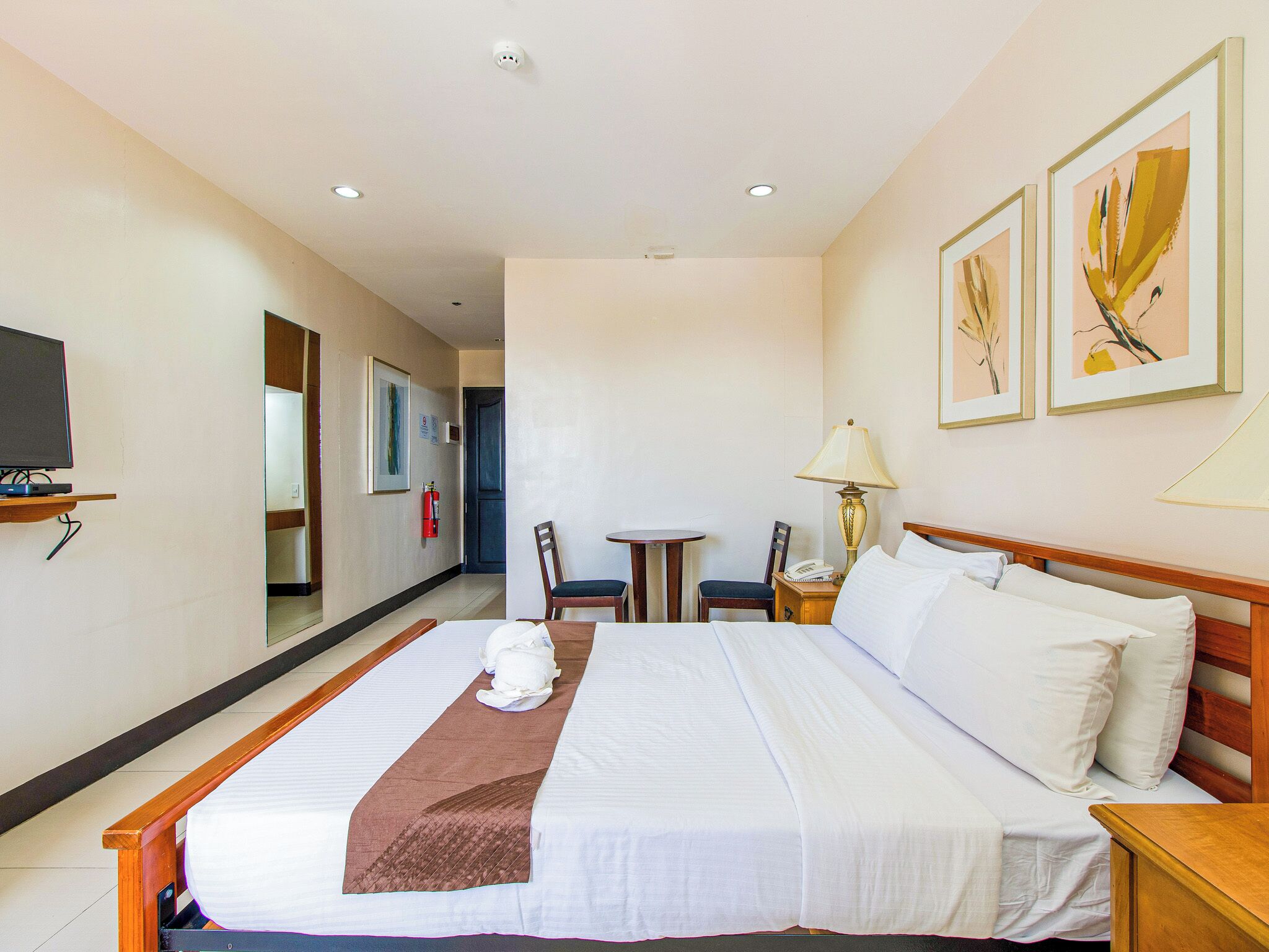 Photo - Main Hotel & Suites