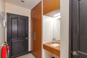 Habitación doble estándar | Camas extra, wifi gratis y ropa de cama 
