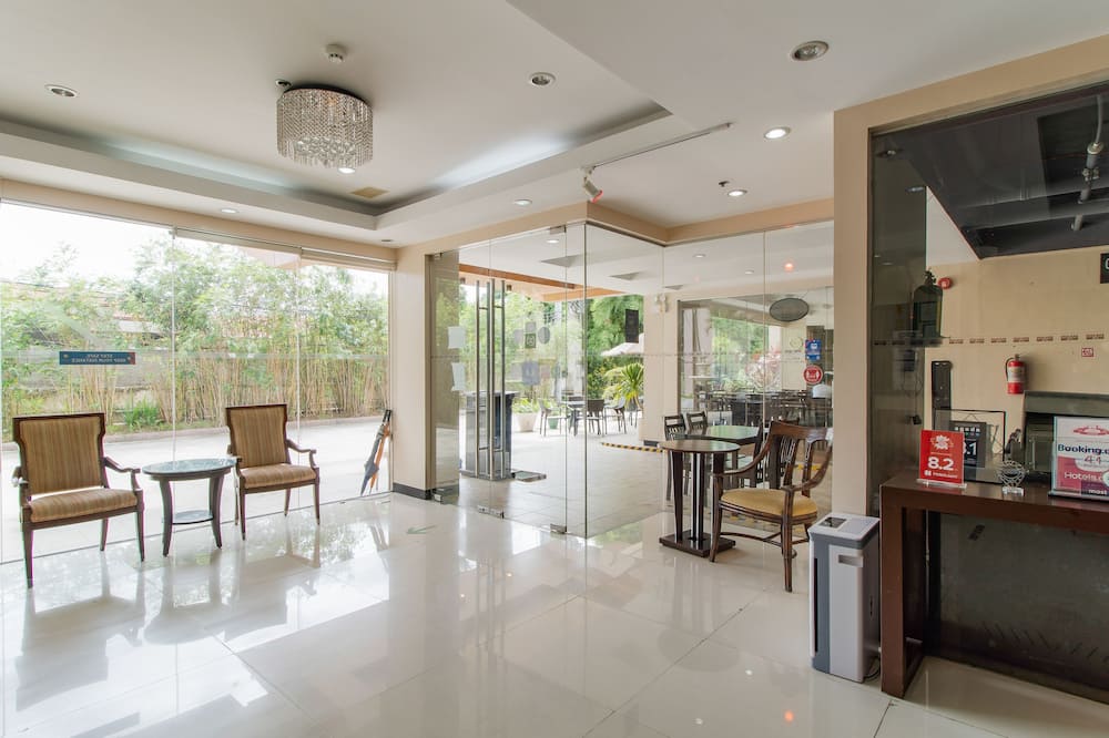 Main Hotel & Suites