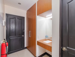 Standard Room, 1 Queen Bed