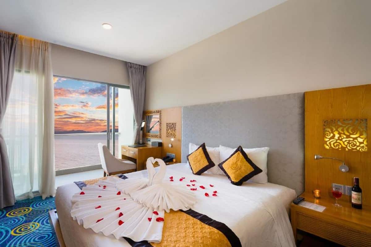 Suite Senior, 1 kamar tidur, balkon | Pemandangan dari kamar