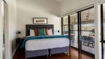 Rumah Deluks | Seprai katun Mesir, seprai premium, dan setrika/meja setrika