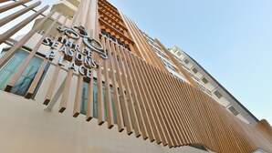 A modern hotel facade with a prominent sign reading "SETHREE SEASON'S PLACE". - Three Seasons Bangkok (Bangkok)