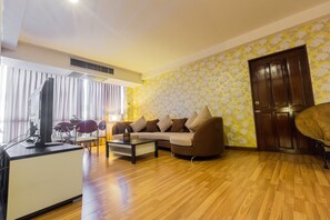 LCD TV - Three Seasons Bangkok (Bangkok)