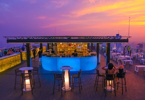 2 bars/lounges, rooftop bar, cocktail bar