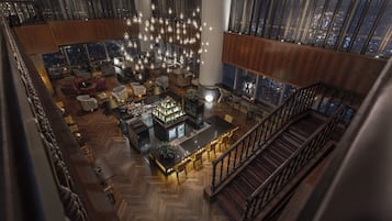 2 bar/ruang istirahat, bar atas bumbung, bar koktel