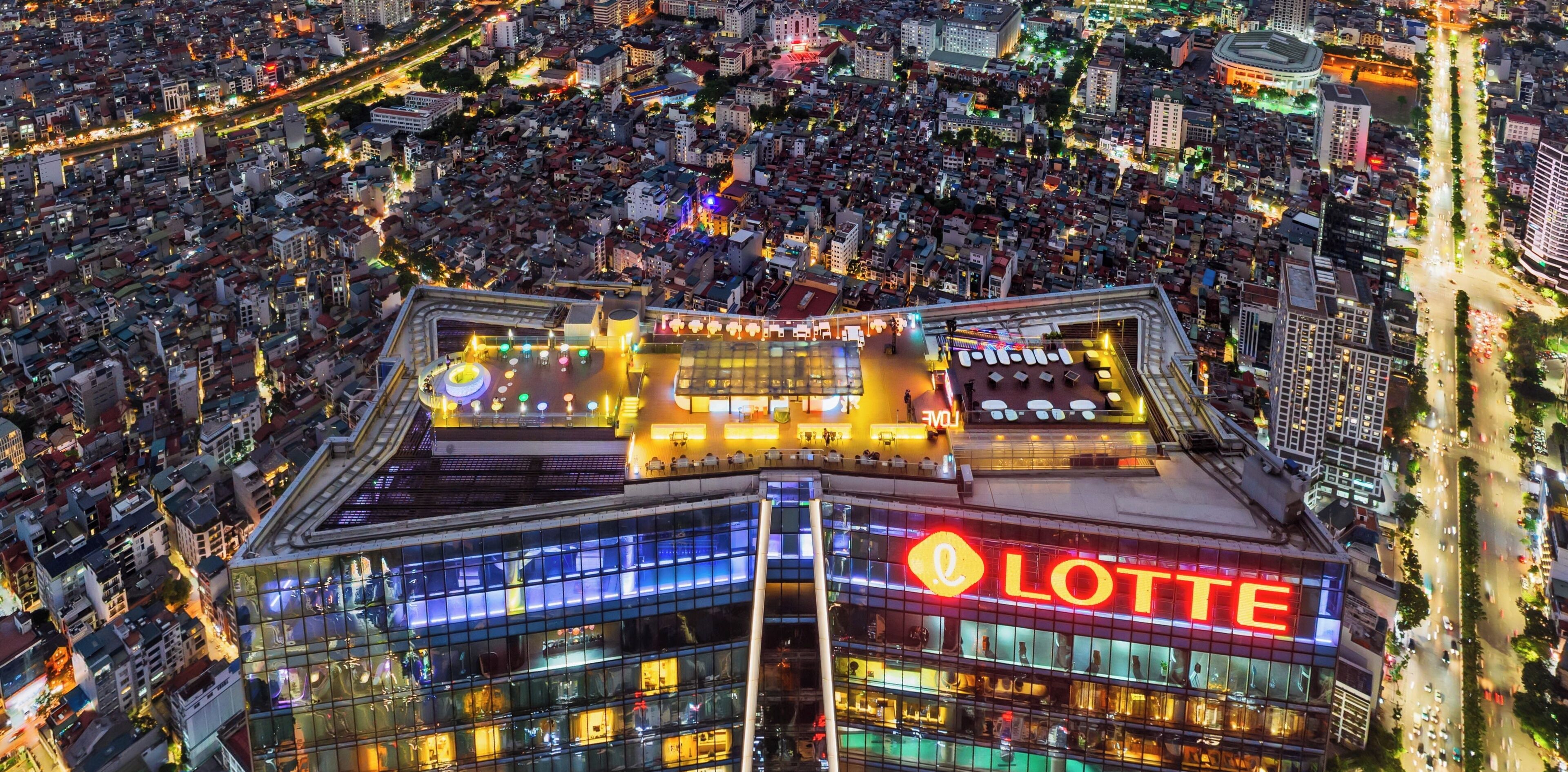 outdoor banquet area