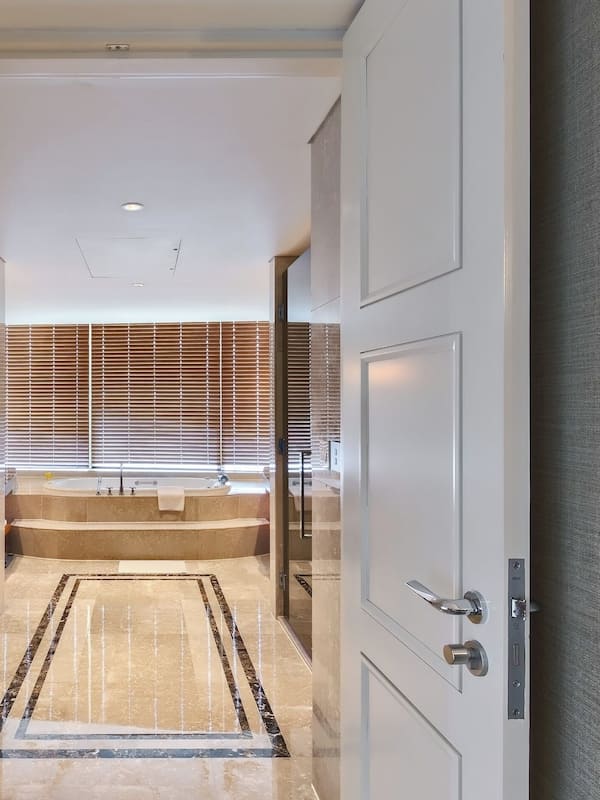 Premier Suite | Bathroom | Separate tub and shower, designer toiletries, hair dryer, slippers