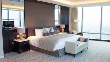 1 dormitorio, minibar, caja fuerte y escritorio