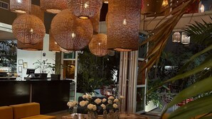 Lobby sitting area - Now Hotel Cali - Adults Only (Cali)