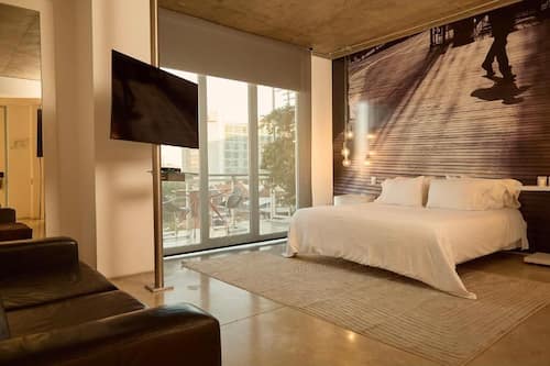 Suite prèmium | Roba de llit hipoal·lergògena, minibar i caixa forta a l'habitació