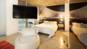 Standard Suite, 1 King Bed with Sofa bed | Hypo-allergenic bedding, minibar, in-room safe, individually decorated