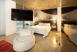 Standard-Suite, 1 King-Bett und Schlafsofa | Allergikerbettwaren, Minibar, Zimmersafe, individuell dekoriert