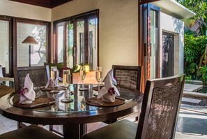 Vila, 2 kamar tidur, kolam renang pribadi | Makan di kamar