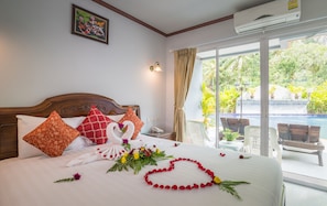 Deluxe Pool Access | Roupas de cama premium, frigobar, cofres nos quartos, escrivaninha