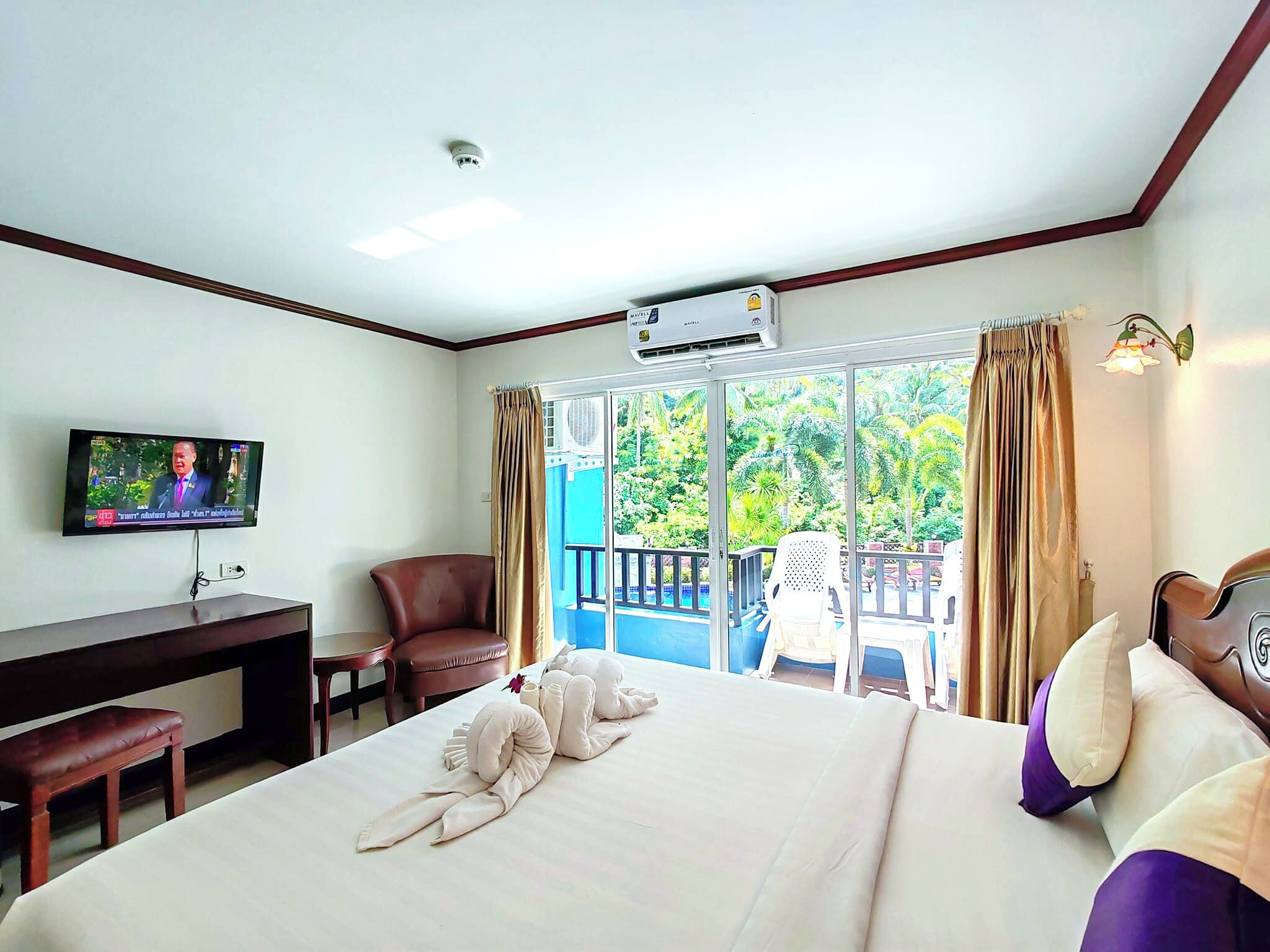 1 bedroom, premium bedding, minibar, in-room safe