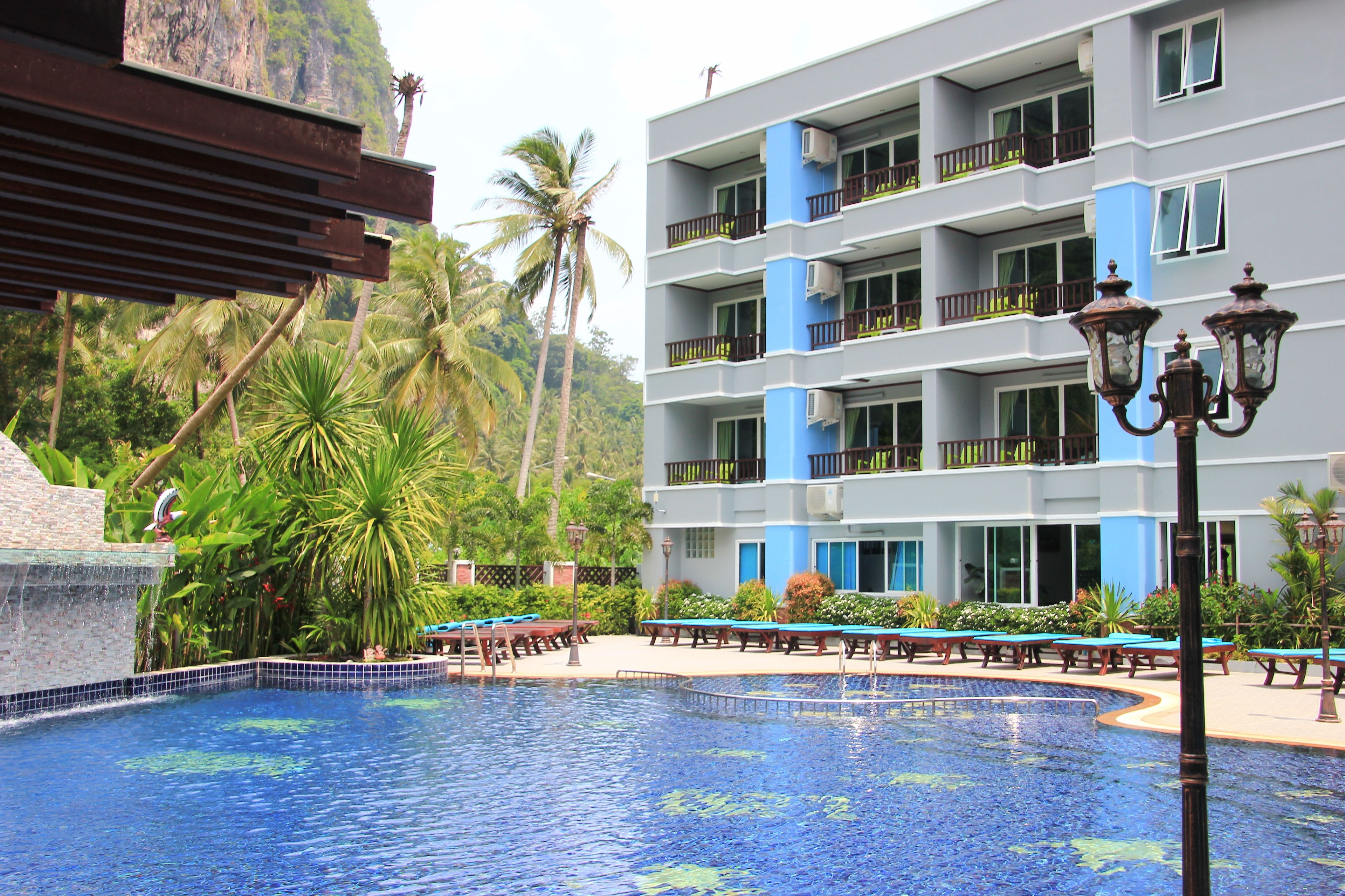 outdoor pool, open 9:00 am to 8:00 pm, pool umbrellas, pool loungers