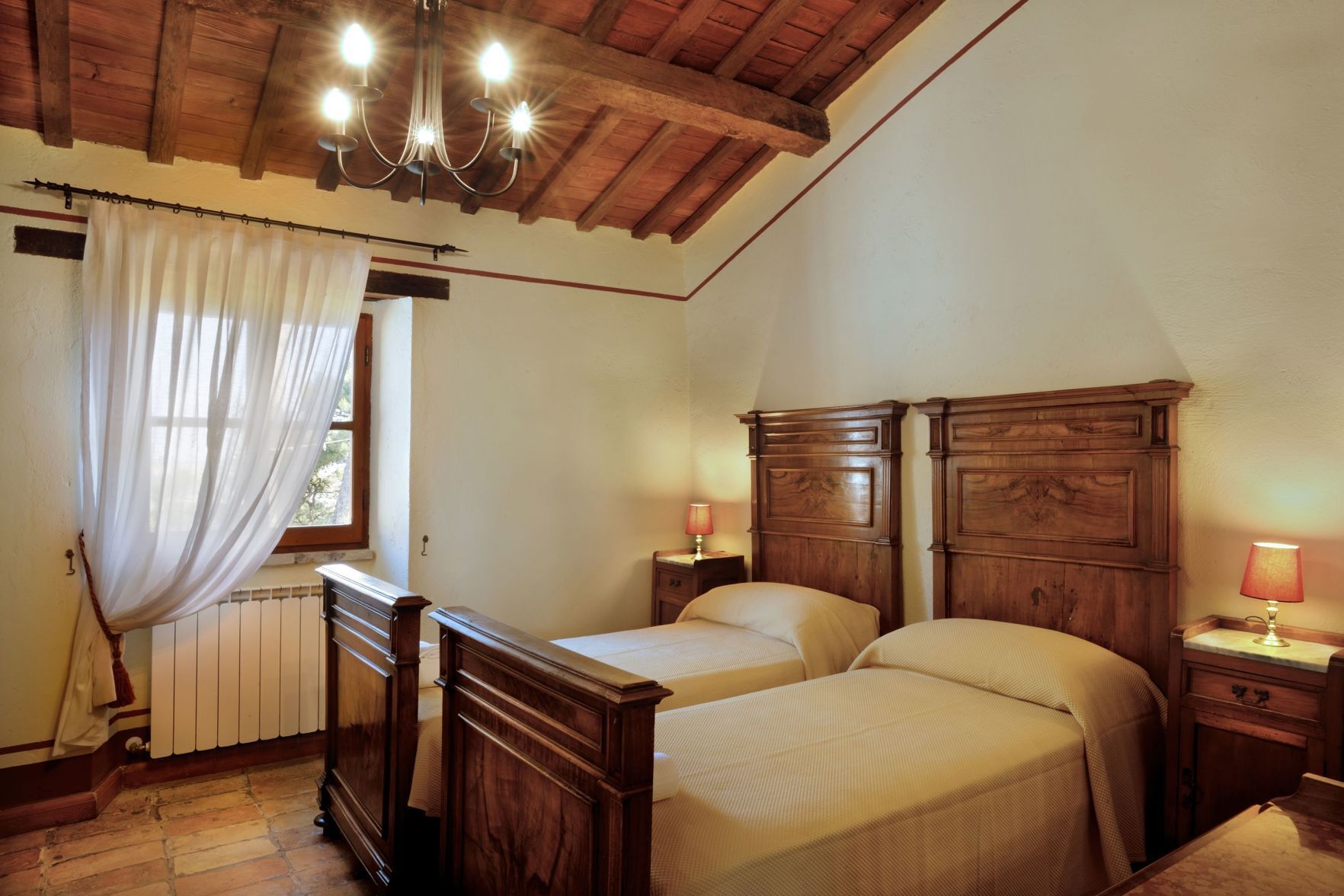 Soundproofing, free WiFi, bed sheets