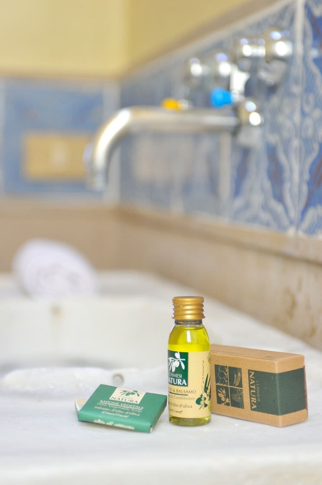 economy double room | bathroom | shower, free toiletries, hair dryer, bidet