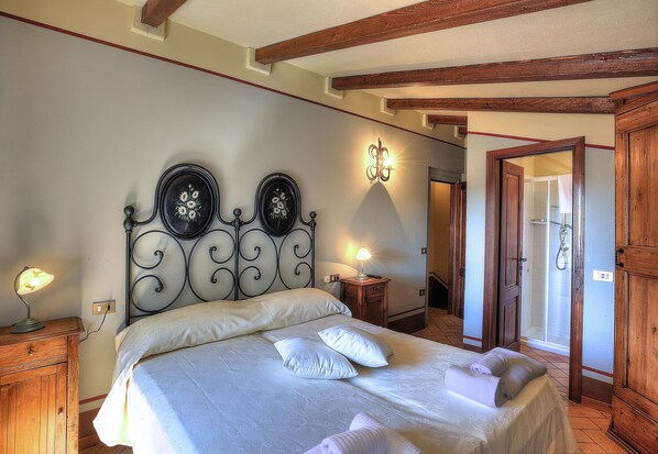 Soundproofing, free WiFi, bed sheets - Albergo Diffuso Borgo Montemaggiore (Colli al Metauro)