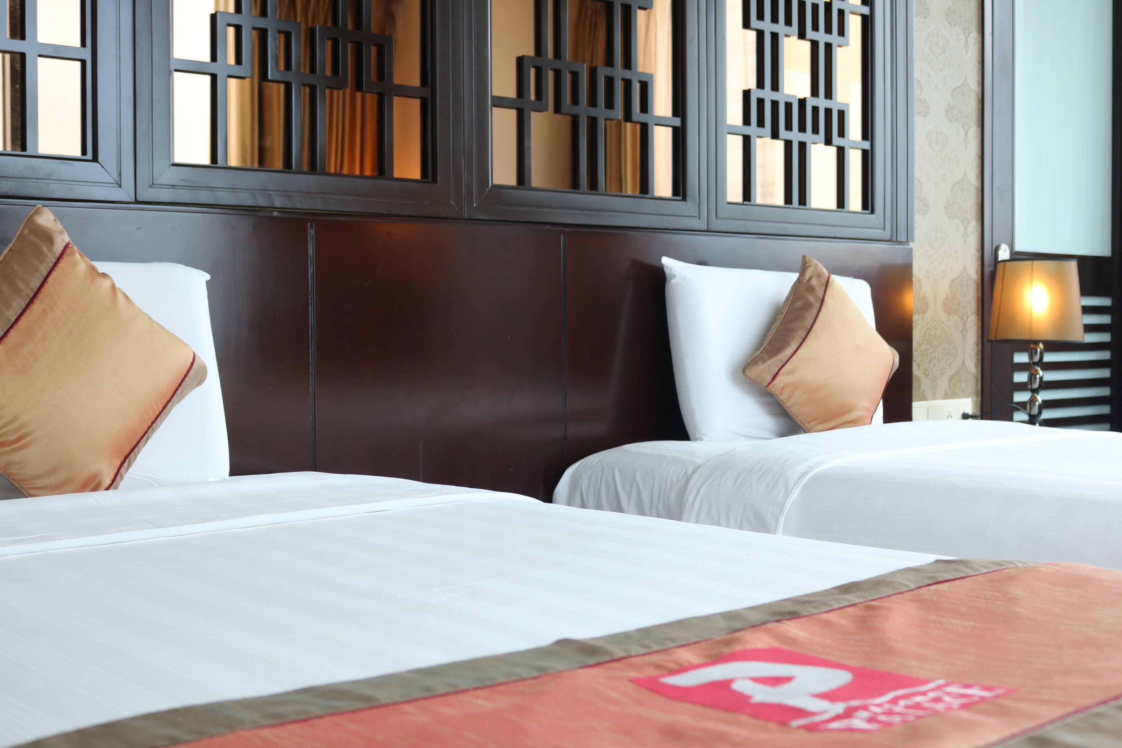 deluxe room | 1 bedroom, minibar, in-room safe, desk