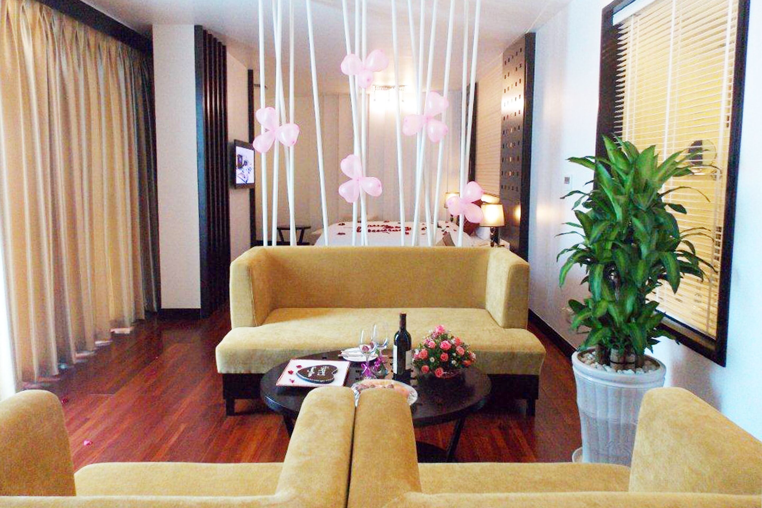 suite | 1 bedroom, minibar, in-room safe, desk