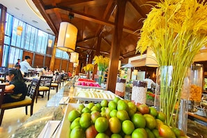 Breakfast buffet - Halong Palace Hotel (Ha Long)