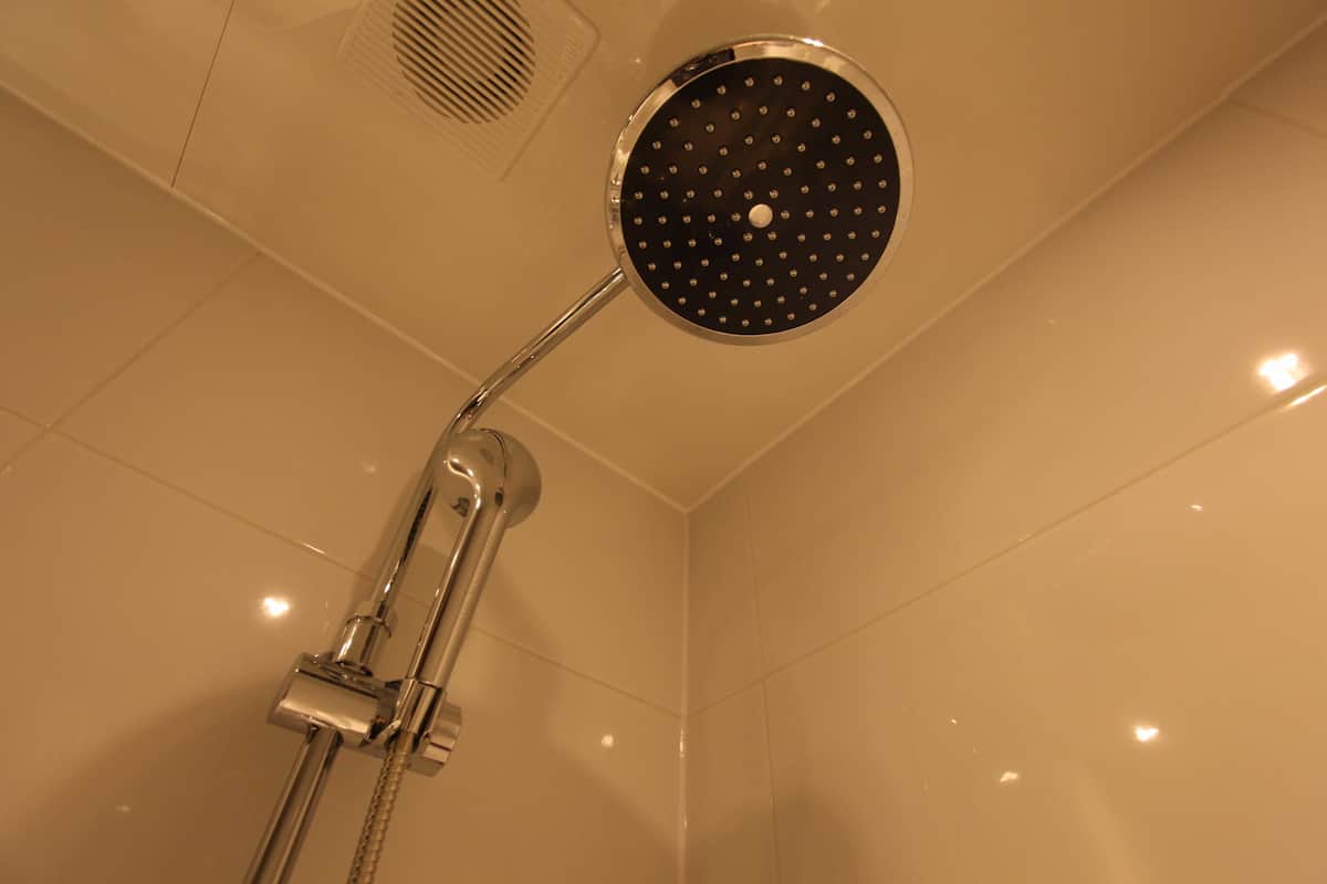 Regadera en el baño