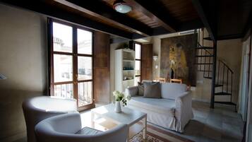 Appartement, 1 slaapkamer (Alvarez duplex with terrace) | Woonruimte | Plasmatelevisie