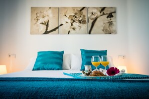 Apartment, 3 Bedrooms, Sea View (Min.30 years old) Muelle Heredia) | Premium bedding, down duvets, iron/ironing board, free WiFi - Holidays2malaga Apartments (Málaga)