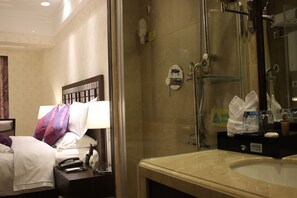 Standard Room, 1 Double Bed, Smoking | Premium bedding, minibar, desk, iron/ironing board