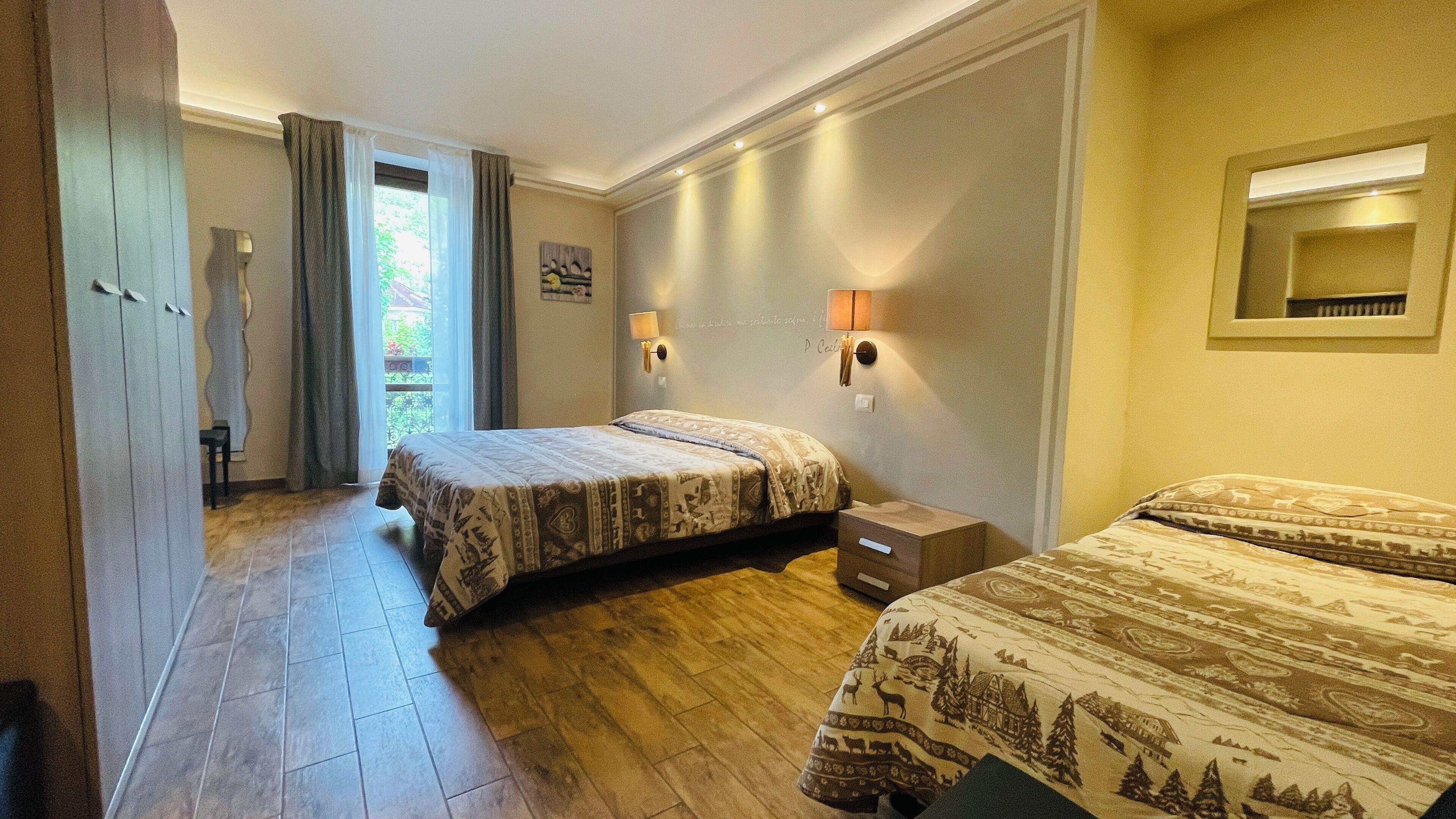 classic apartment, 1 bedroom (5 people) | in-room safe, free wifi, bed sheets, wheelchair access