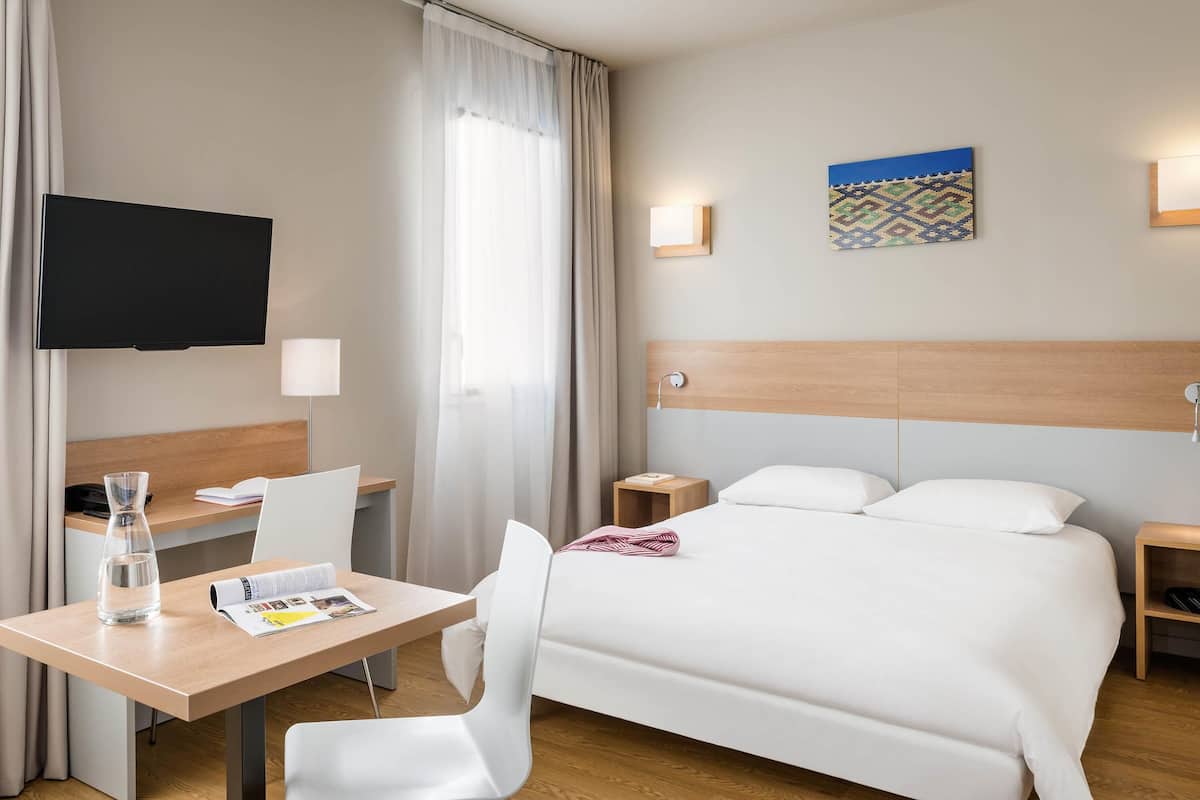 Individually furnished, desk, blackout curtains, soundproofing