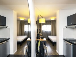 Estudio, 1 cama doble | 1 dormitorio, escritorio, sistema de insonorización y wifi gratis
