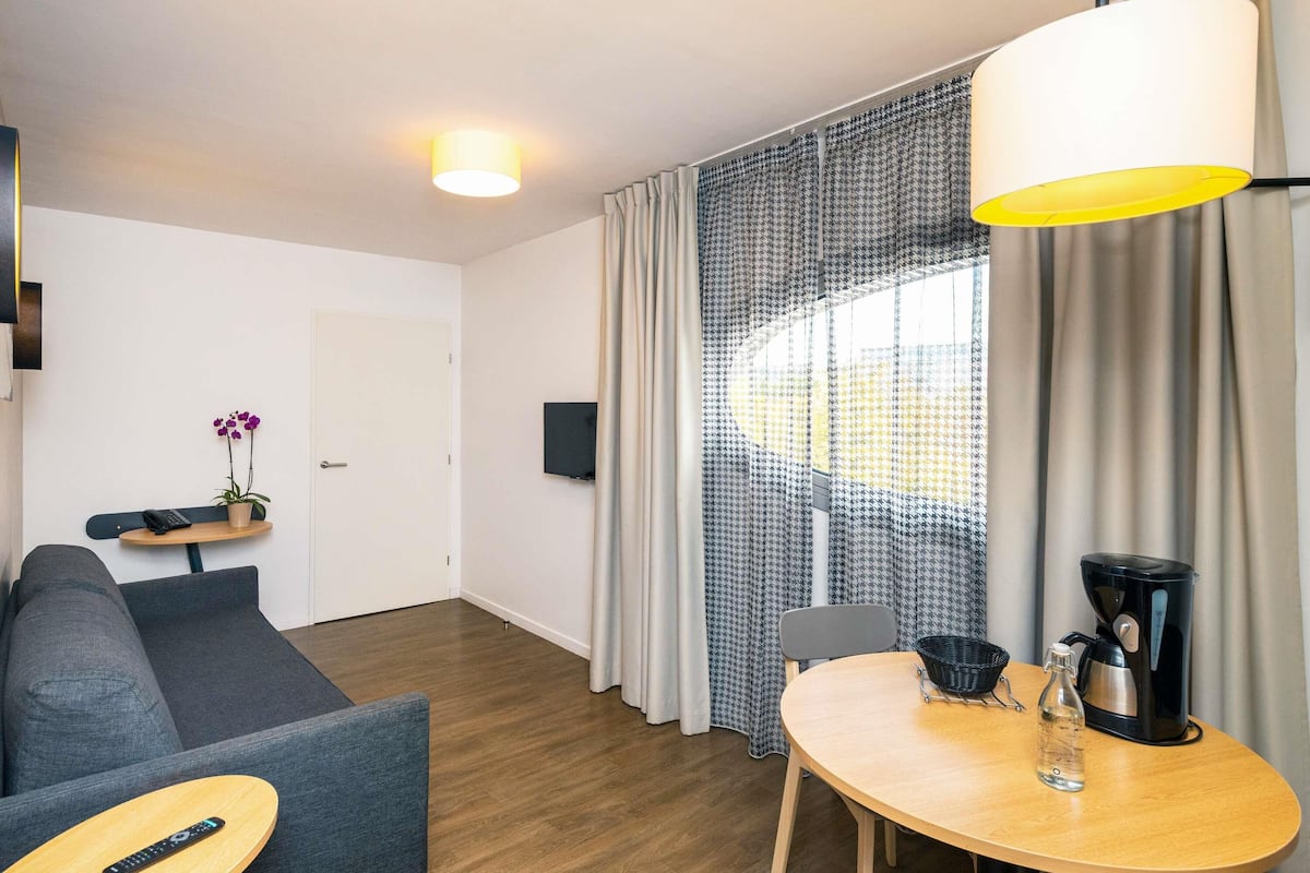 Appartement, 1 chambre | 1 chambre, bureau, systĂšme dâinsonorisation, accĂšs au Wi-Fi (inclus)