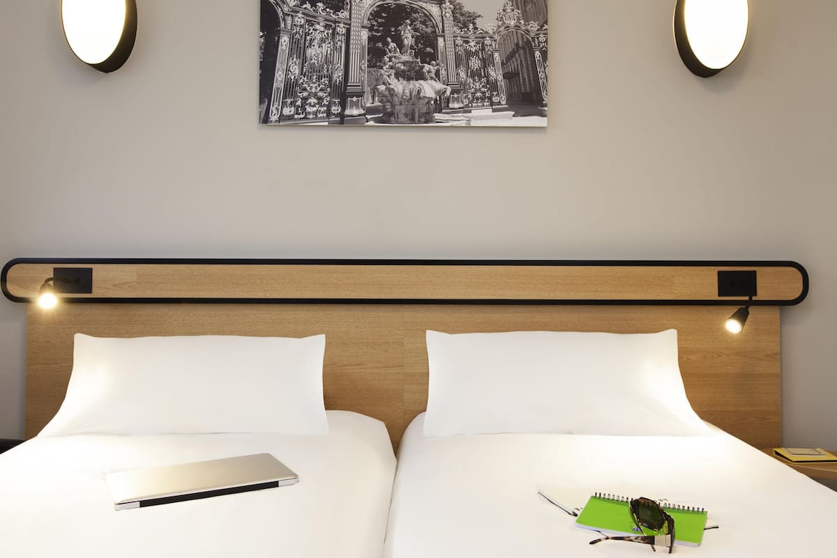 Studio, 2 Twin Beds | 1 bedroom, desk, soundproofing, free WiFi