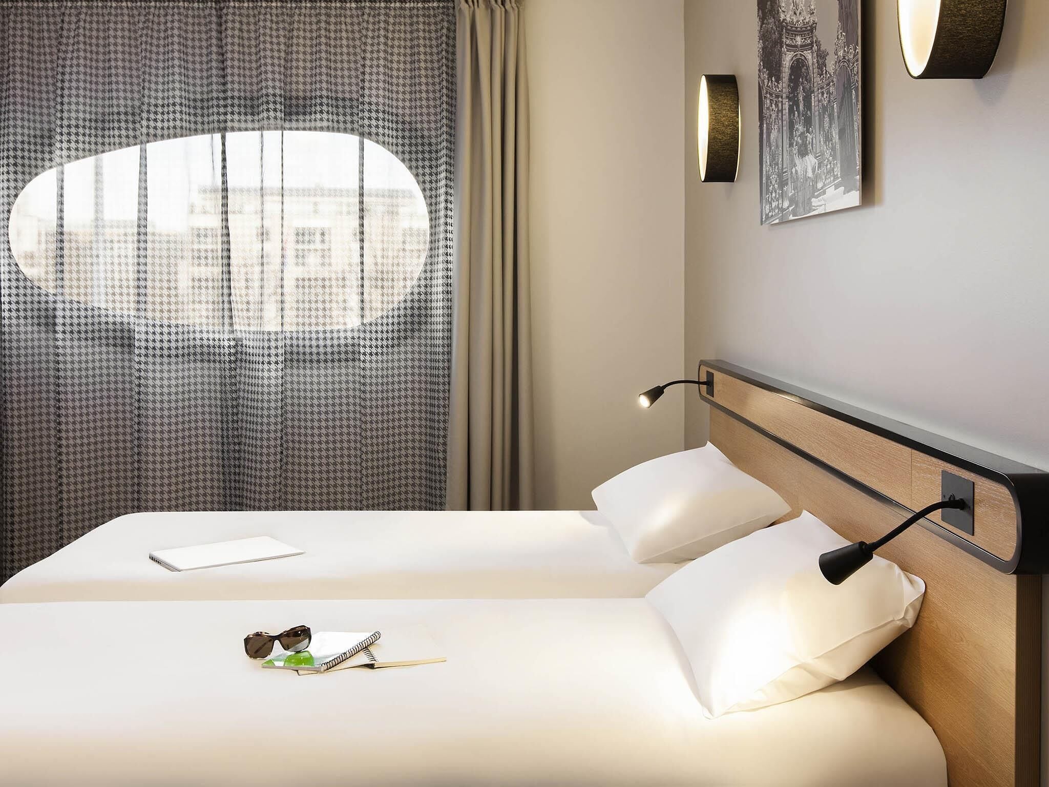 Studio, 2 Twin Beds | 1 bedroom, desk, soundproofing, free WiFi