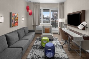 Caja de seguridad en la habitación, escritorio y cortinas blackout 