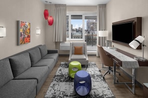 In-room safe, desk, blackout drapes, iron/ironing board - Cambria Hotel New York - Chelsea (New York)