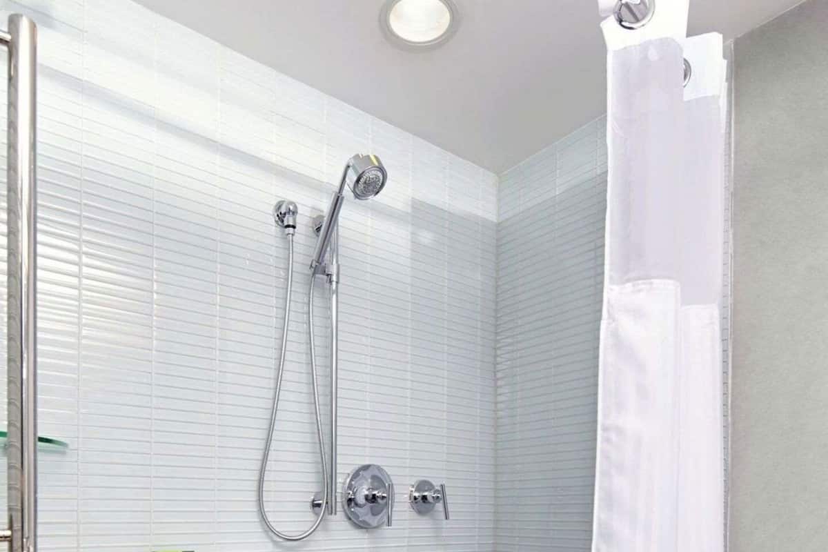 Bathroom | Eco-friendly toiletries, hair dryer, towels