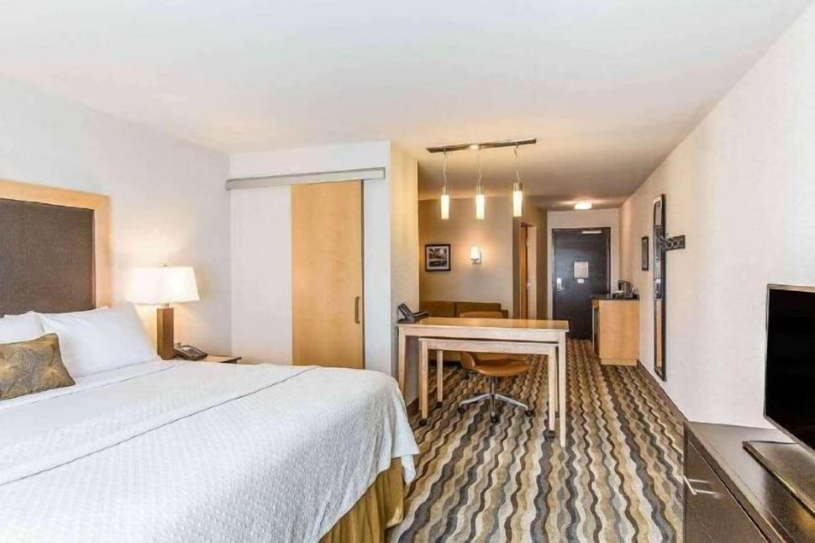 Premium bedding, Tempur-Pedic beds, individually furnished, desk