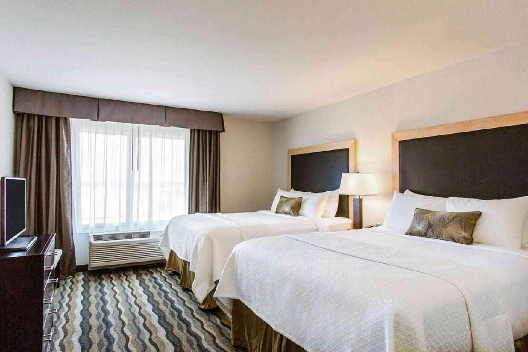 Premium bedding, Tempur-Pedic beds, individually furnished, desk